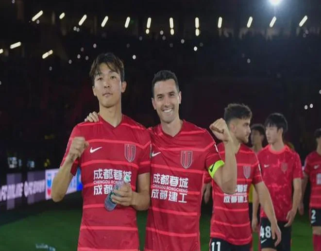 10场丢5球！蓉城铁卫力压当红国脚坐稳主力 梦想进国家队