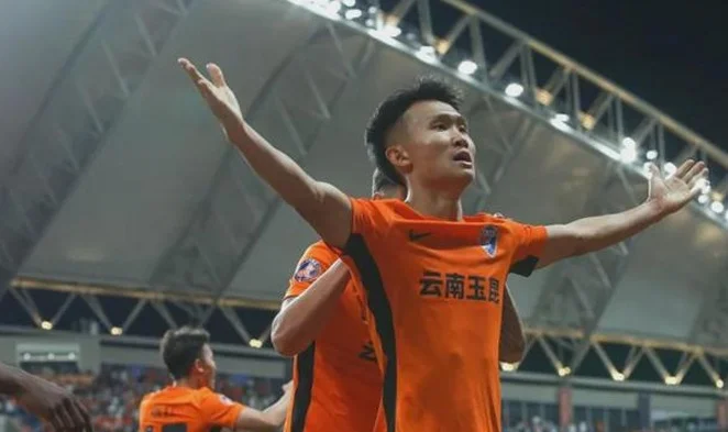中超边后卫TOP5评选：蓉城双翼入选 港脚成边路新势力相关图四