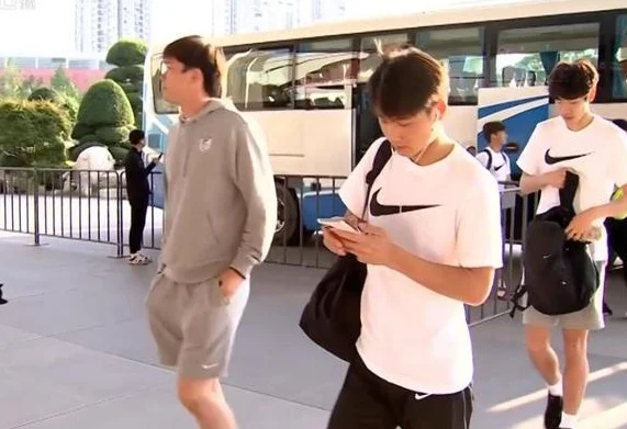 坏了！英博左路能被打烂！申花太子得于汉超真传，一场惨案正上演相关图四