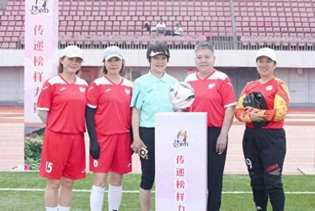 “铿锵玫瑰”绽放巴渝大地 中国女足明星队重庆行走进垫江