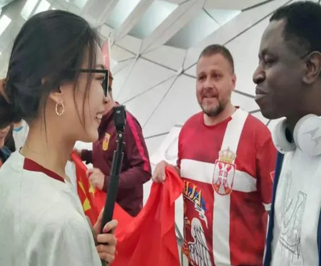 女子五人制足球亚洲杯中国6：0胜印尼！外国友人举五星红旗现场助威相关图五