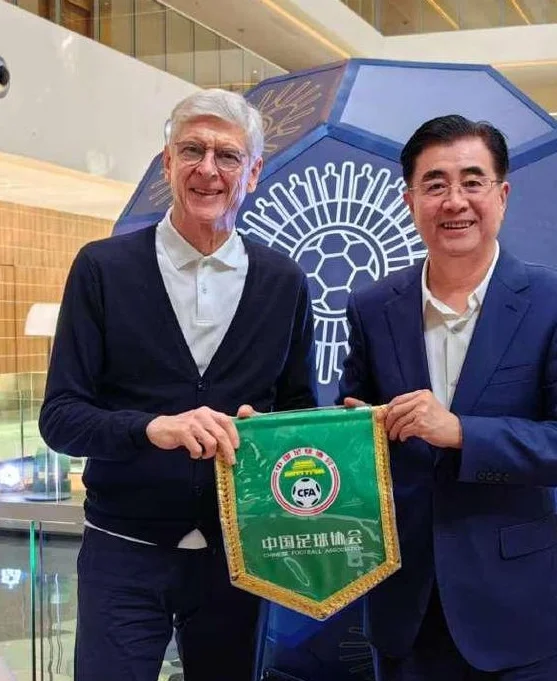 北青：宋凯在巴拉圭向温格取经，温格表态愿意帮助中国足球