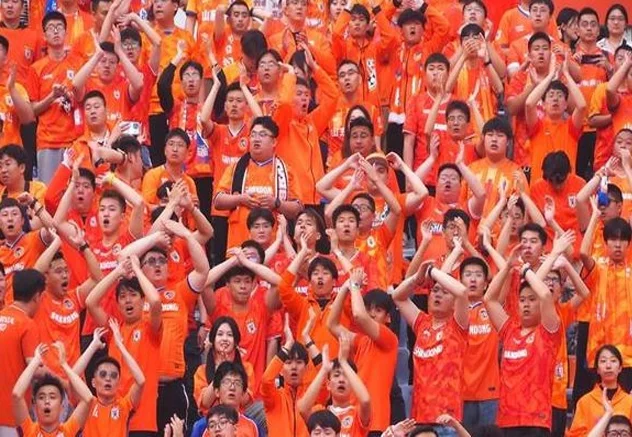 大战之前，上海海港球迷又出侮辱性海报，此类恶行何以屡禁不止？相关图七