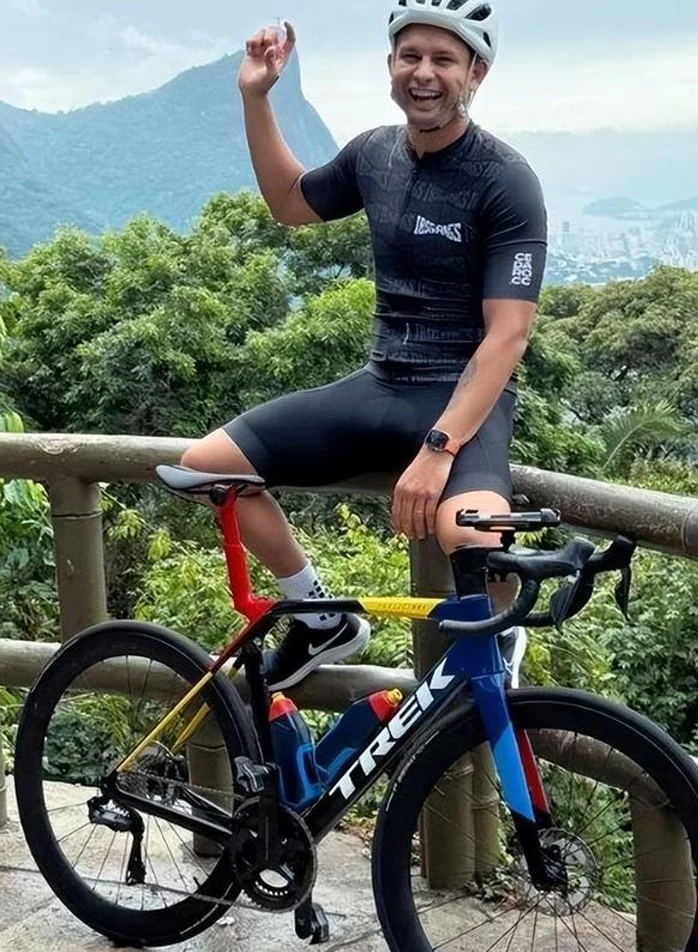 归化国脚艾克森阿兰选择长期定居巴西，引发球迷热议： 捞够就走相关图二
