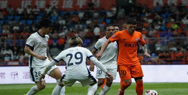 豪取中超三连胜！云南玉昆主场2:0力克梅州客家相关图三