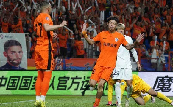 豪取中超三连胜！云南玉昆主场2:0力克梅州客家相关图二