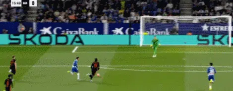 巴萨2-0双杀西班牙人！提前2轮夺西甲冠军，弗兰克加冕国内三冠王相关图三