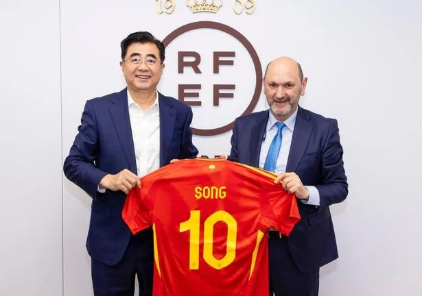 路走宽了！宋凯与两大佬会面，中西两国强强联合，输送球员留洋相关图三