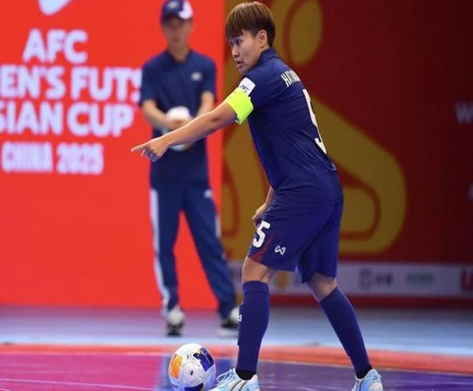 蠢到哭，中国五人制女足送2个乌龙1个手球，2-3被逆转无缘决赛相关图四