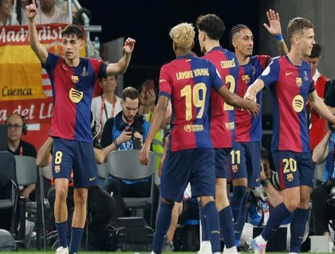 巴萨2-0双杀西班牙人！提前2轮夺西甲冠军，弗兰克加冕国内三冠王