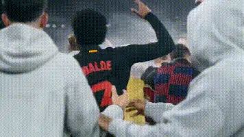 2-0后！2队多人冲突，巴萨遭对手洒水驱赶，17岁天才接班梅西相关图五