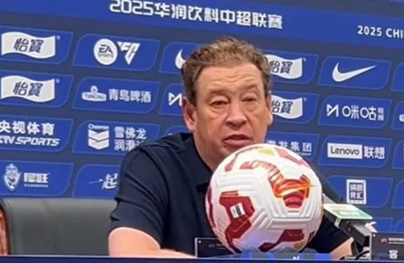 斯卢茨基：大连球迷让我印象深刻，这是我见过最美的球场之一