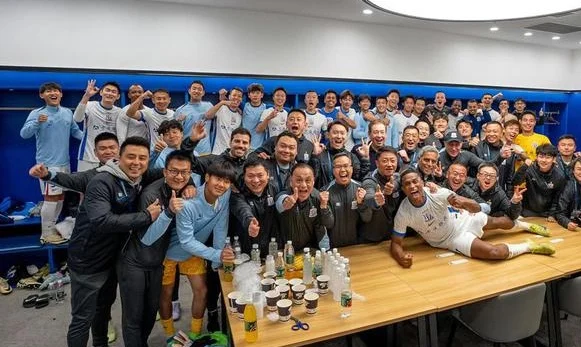 这是点球？上港绝平泰山引争议！申花成本轮大赢家：终于独占鳌头相关图二