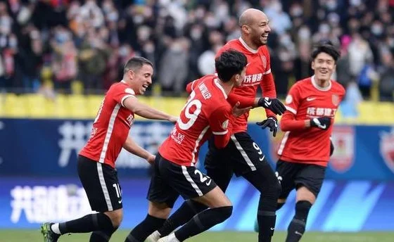1-1！蓉城、国安、海港、泰山都平了！申花一骑绝尘相关图二