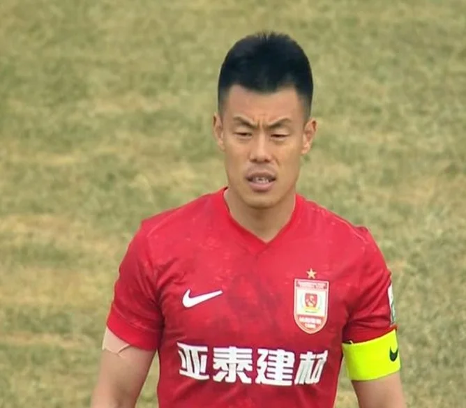随着海港1-1绝平泰山，国安1-1海牛，蓉城1-1，中超最新排行出炉相关图二