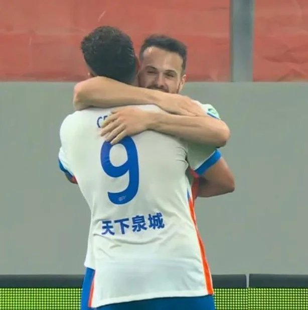1-1！上海海港绝平泰山，什么是海港战术？球迷：乱拳打死老师傅相关图四