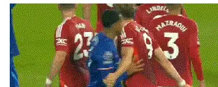 1-0，切尔西反超曼城升至第4，马奎尔进球被吹，曼联3连败排第16相关图四