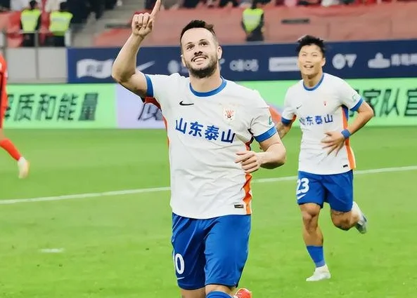 山东泰山平海港，场面占优三叉戟低迷，卡扎进球，谢文能制造进球