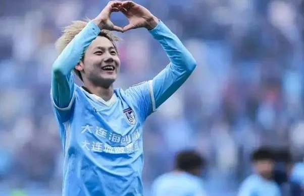 3-0！国青罪人、“水货”外援连场进球，上海申花冠军相十足相关图三