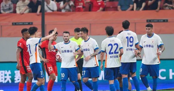 22点38分！1比1海港不到1小时，鲁媒记者点评5点，暗讽麦麦提江