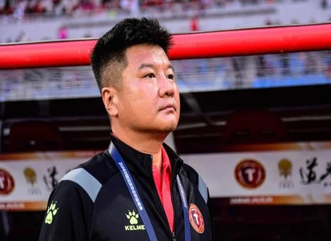 李璇谈辽宁铁人：中甲才9轮就有人喊李金羽下课，就这么没耐心？