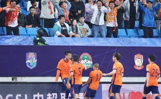 双双完成二次阻击！“搅乱”争冠局势，青岛双雄“有经验”相关图五