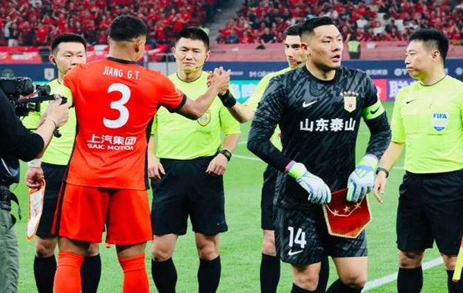 22点38分！1比1海港不到1小时，鲁媒记者点评5点，暗讽麦麦提江相关图三
