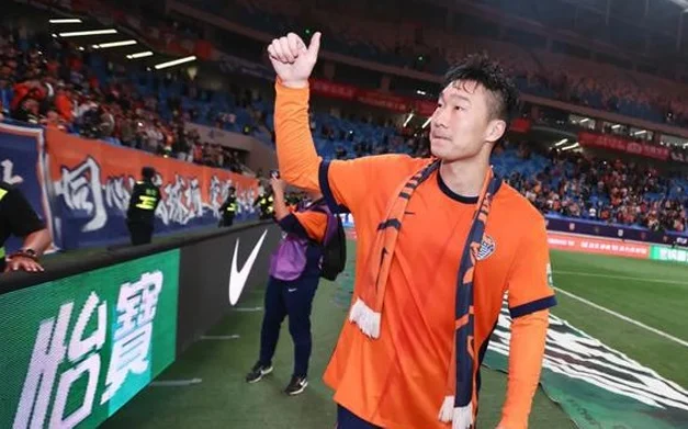 双双完成二次阻击！“搅乱”争冠局势，青岛双雄“有经验”相关图二