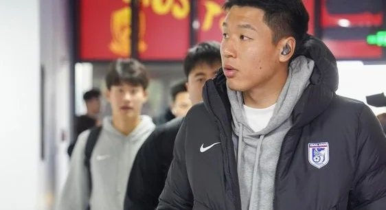 兵发深圳，大连英博开启足协杯征程！两外援未出征！相关图三