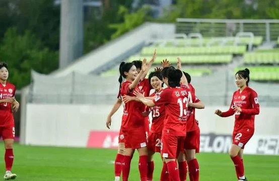 若顺利晋级，武汉女足亚冠决赛对手会是她们中的谁？相关图五