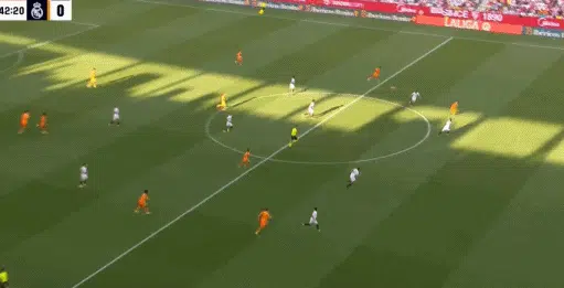 2-0！贝林厄姆破门，皇马拒绝爆冷，姆巴佩建功，锁定西甲金靴相关图三