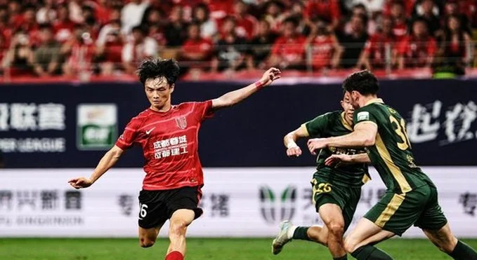 FIFA官宣！成都蓉城中场悍将，会籍变更为中国足协，可为国足出战相关图三