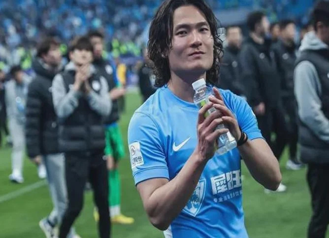国足生死战！武磊注定替补，18岁小将必将取而代之，承担进攻重任相关图二