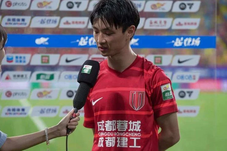 徐正源点名夸赞蓉城新援，直言他是球队一直想要的人，引发热议相关图四