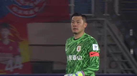 泰山队5-0笑傲德比，陈蒲单刀进球克雷桑2球 崔康熙启用3新星出战相关图三