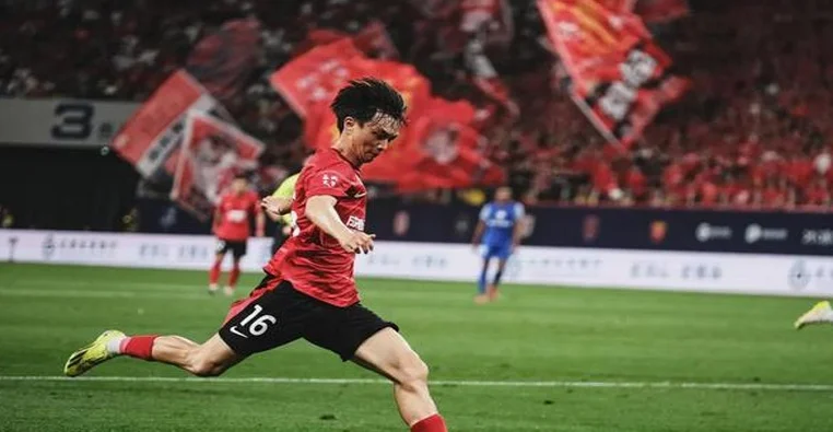 杨明洋归化终落地！国足中场能否借“瑞士铁闸”破解18强赛困局？相关图三
