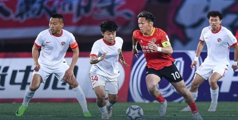 足协杯：蒯纪闻首球+传射！海港6-2逆转 国安泰山皆5-0 亚泰出局相关图六