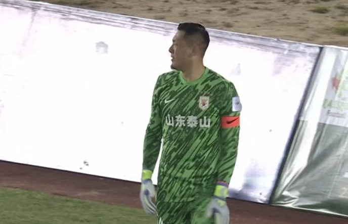 半场战报|克雷桑、陈蒲进球，泰山暂时2：0青岛红狮相关图二