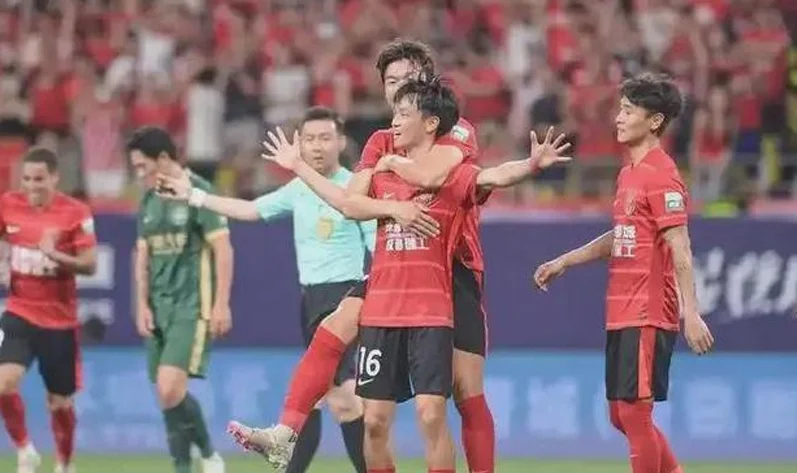 杨明洋归化终落地！国足中场能否借“瑞士铁闸”破解18强赛困局？相关图六