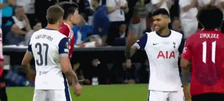 热刺1-0曼联，终结17年冠军荒！阿根廷铁卫全场最佳，1镜头很感人相关图五