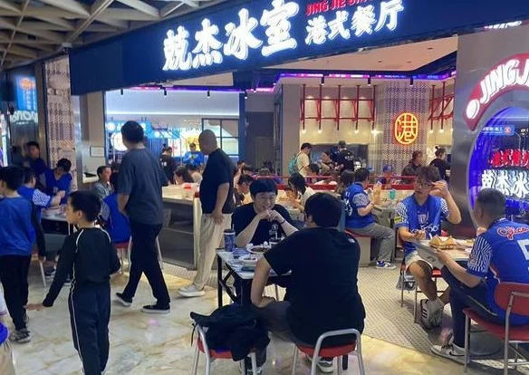 申花主场球市火爆背后，一个“蓝色经济圈”正在城市生长相关图四