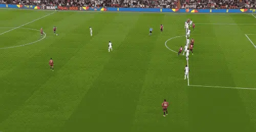 0-1！欧联杯冠军诞生 7亿豪门赛季惨遭四杀 8.3亿战舰创71年纪录相关图五