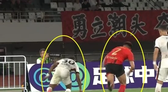 这也可以？足协杯现奇葩判罚，球迷：没保持安全距离肯定犯规相关图三