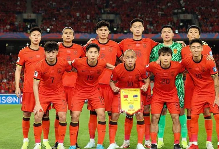 国足公布27人名单：武磊回归 王钰栋塞鸟在列 29岁杨明洋首次入选