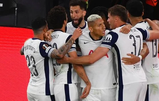 1-0！8.3亿豪门问鼎欧联杯 狂造五大里程碑 破欧洲四大杯71年纪录
