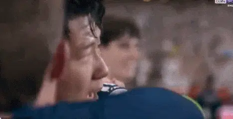 15年首冠！孙兴慜率队登顶欧洲之巅 赛后紧抱队友哭成泪人相关图三