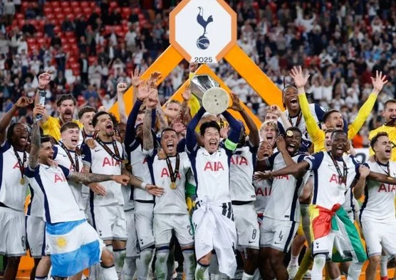 热刺1-0曼联，终结17年冠军荒！阿根廷铁卫全场最佳，1镜头很感人相关图二