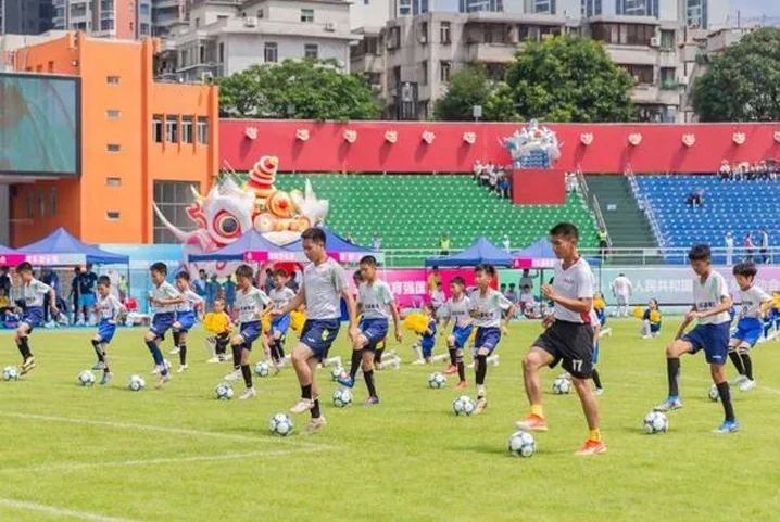 十五运会群众七人制男子足球决赛在佛山三水开赛相关图三
