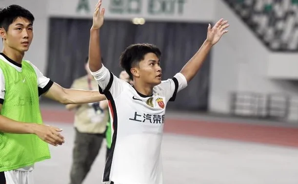 武磊又伤，靠王钰栋进球，伊万敢不敢补招老蒯？国足东亚杯战日韩相关图五