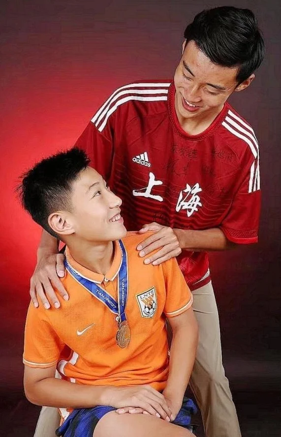 足协杯泰山队与红狮队之战：泰山队的老将之殇与青春之盼相关图五